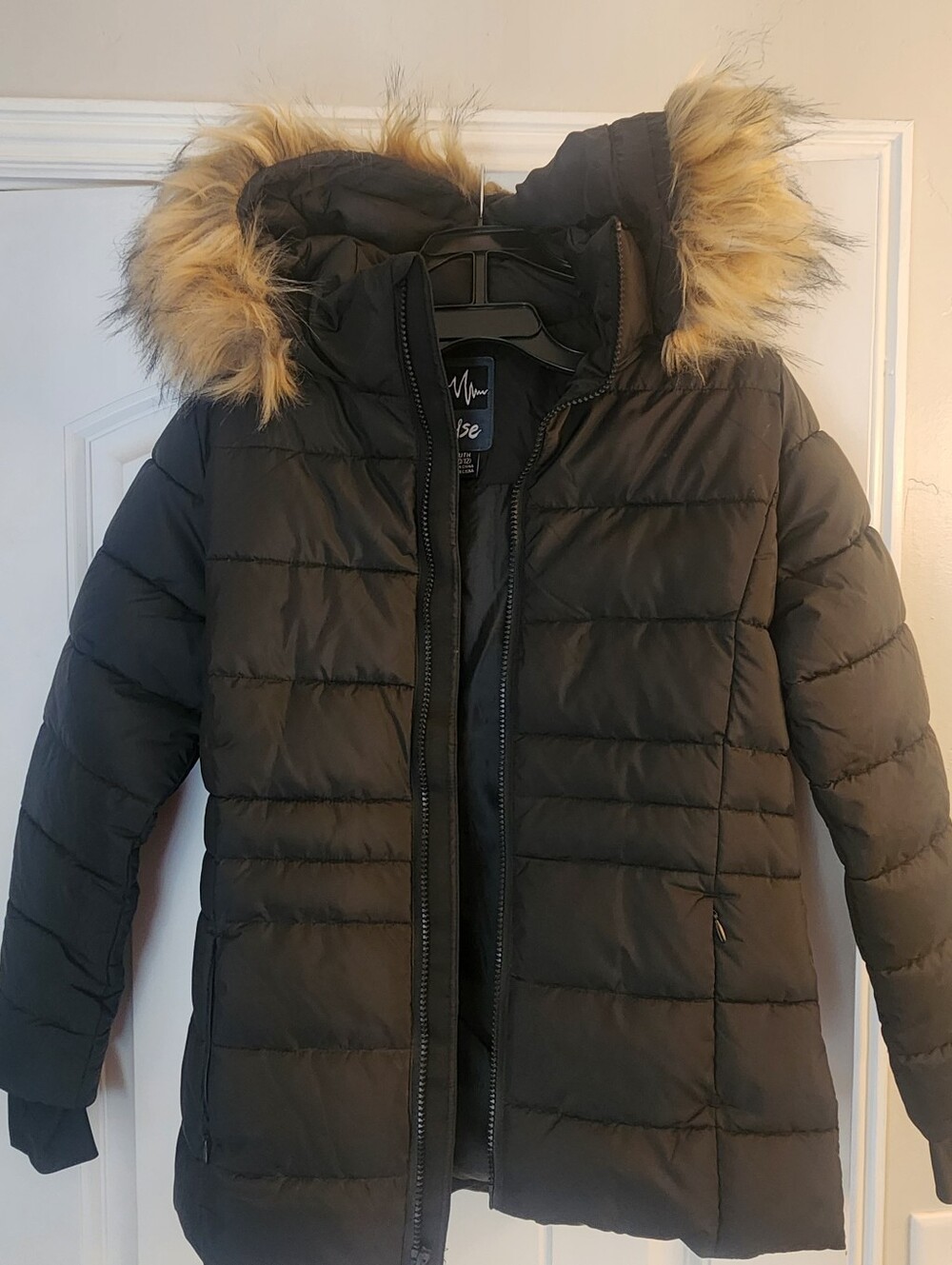 Kids Black Puffer Jacket with Faux Fur Trim Hood. M(10/12)